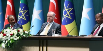 Somali President hassan Sheikh Mohamud (L), Turkish President Recep Tayyip Erdogan (C) and Ethiopian Prime Minister Abiy Ahmed(R)
