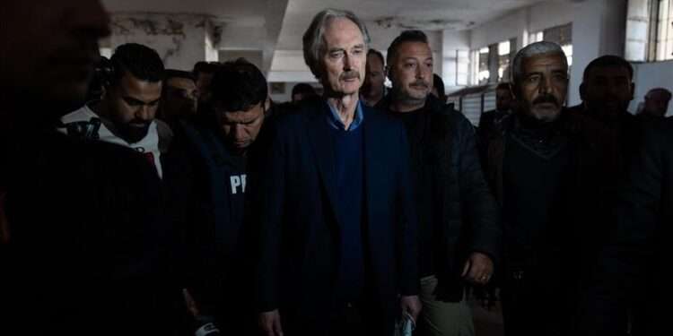 UN Special Envoy for Syria, Geir Pedersen (centre)