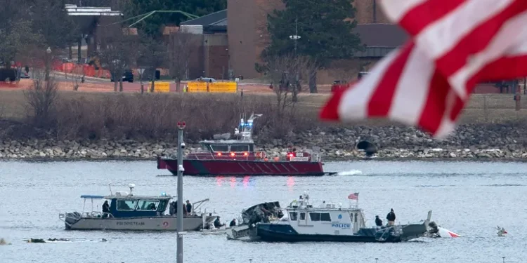 Black Boxes Recovered From Jet Involved In DC Plane-Helicopter Collision 1 A diving team and police boat at the Potomac River.