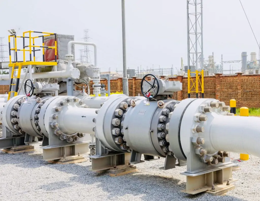 Expert Predicts Power Outages to Persist Until Year-End 4 Gas Pipeline Maintenance