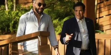 Marco Rubio (R) meets with President Nayib (L) Bukele at his residence on US deportation