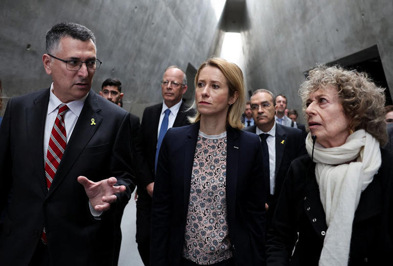 European Union foreign policy Chief, Kaja Kallas walks next to Israeli Foreign Minister Gideon Saar, as she visits Yad Vashem, the World Holocaust Remembrance Centre, in Jerusalem on March 24, 2025.