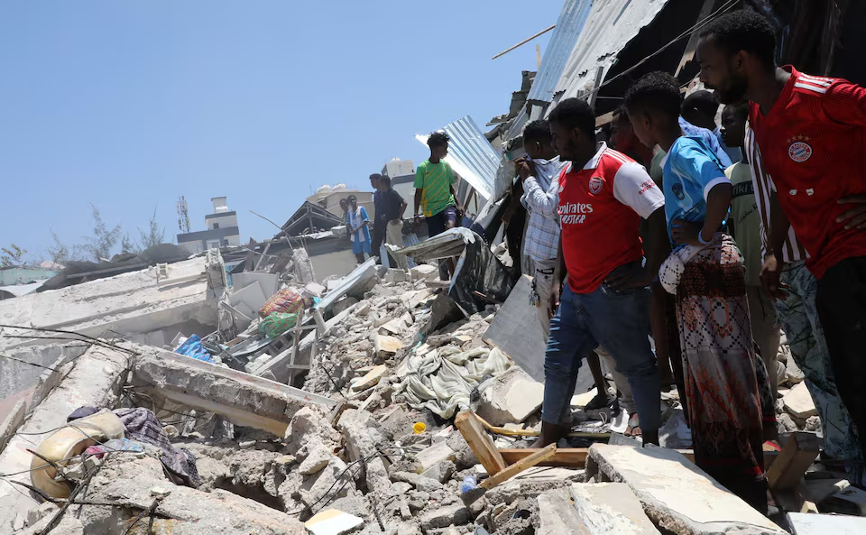 Somali President Survives Bomb Attack 
