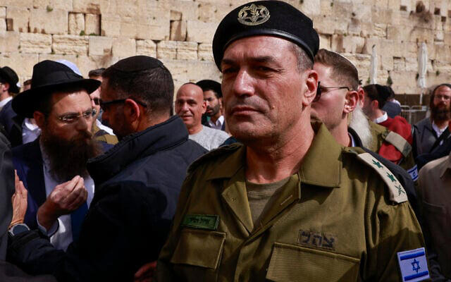 Israel’s newly appointed IDF Chief of Staff, Lt. Gen. Eyal Zamir, (R) visits the Western Wall in the Old City of Jerusalem on March 5, 2025. 