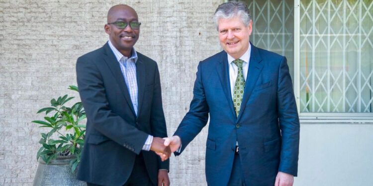 GNPC Partners Kosmos Energy to Optimize Jubilee Field 1 GNPC Acting CEO Kwame Ntow Amoah and Kosmos Energy Chairman and CEO Andy Inglis