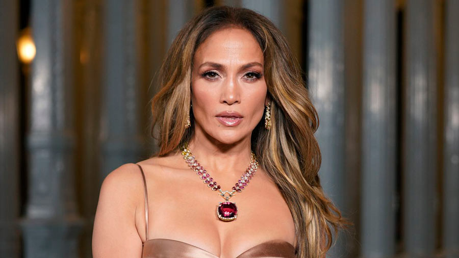 Jennifer Lopez Shares a Humourous Post
