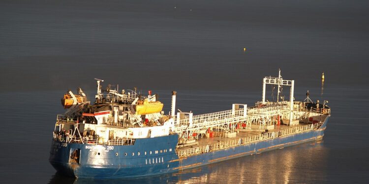 EU’s 2024 Energy Payments to Russia Outpaced Ukraine Aid 1 A Russian oil tanker