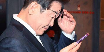 Lee Jae-myung of the Democratic Party.