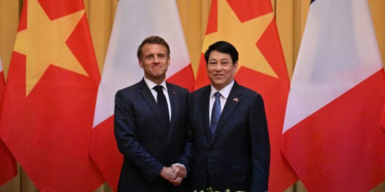 Macron Urges Closer Cooperation Between Vietnam and France