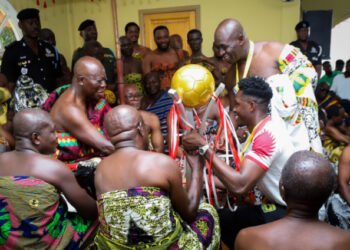 Asante Kotoko Officials presenting FA Cup Trophy to Otuumfuo