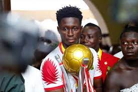 Kotoko Presents FA Cup Trophy to Otumfuo 3 Kotoko @Otumfuo 2