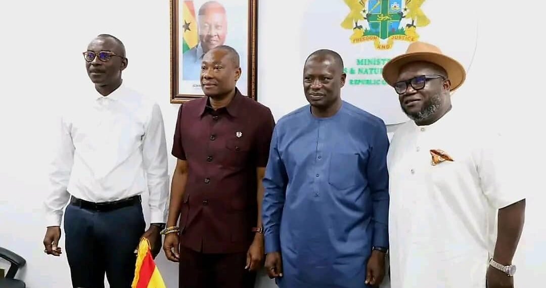 Lands Minister, Chamber of Mines Commit to Responsible Mining 1 Minister for Lands and Natural Resources together with the leadership of the Chamber of Mines