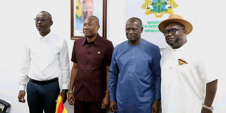 Lands Minister, Chamber of Mines Commit to Responsible Mining 1 Minister for Lands and Natural Resources together with the leadership of the Chamber of Mines