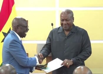 Dr. Ishmael Yamson, National Economic Dialogue Planning Committee Chair presents final draft report to President Mahama