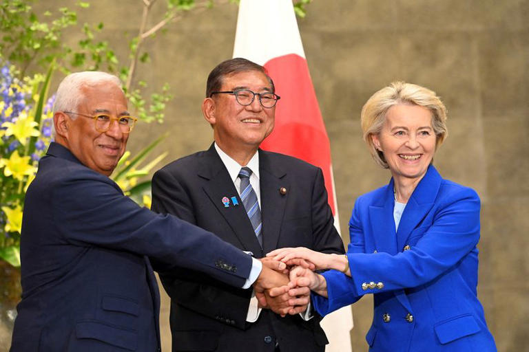 EU, Japan Vow To Deepen Trade And Defence Ties 3 AA1J80EZ