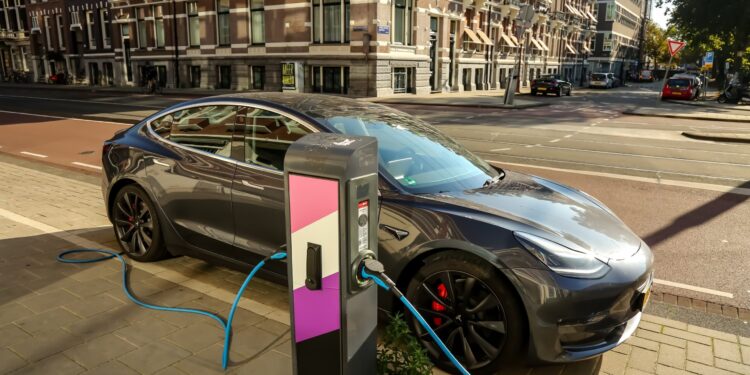 UK Unveils £2.5 Billion Electric Car Push 1 UK Unveils £2.5 Billion Electric Car Push