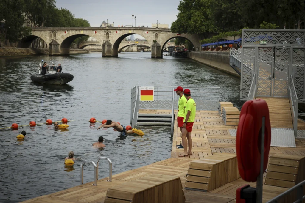 River Seine Reopens 3 download 33