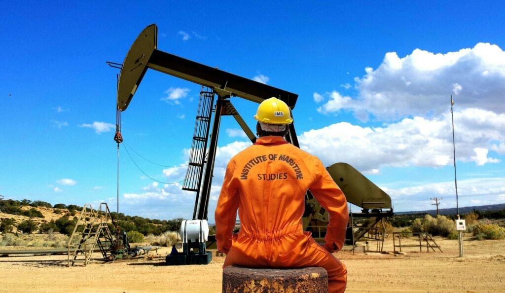 TotalEnergies Secures New Offshore Exploration Permit in Congo Republic 4 oil rig drill engineer equipment extraction 1454193 pxhere.com scaled 1