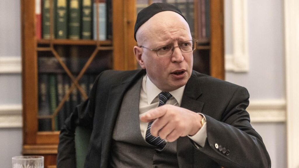 Reeves Apologizes Over Undeclared Theatre Ticket Gifts 2 standards commissioner Daniel Greenberg