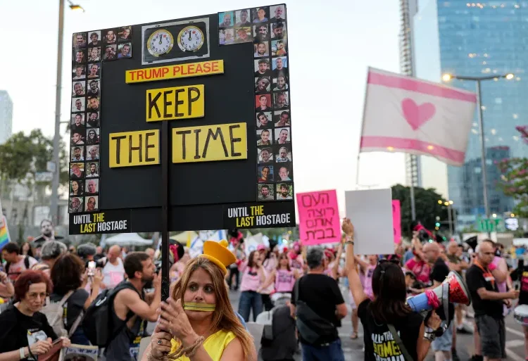 Israeli Hostage Families Hold Emergency Protest 1 Demonstrators at an anti-government protest in Tel Aviv on June 28, 2025