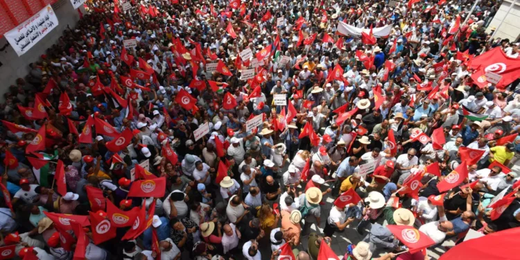 Tunisia’s Trade Union Defies Pressure With Mass Rally