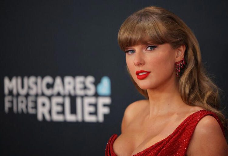 Taylor Swift Shows Endless Love for Bad Bunny 1 Taylor Swift