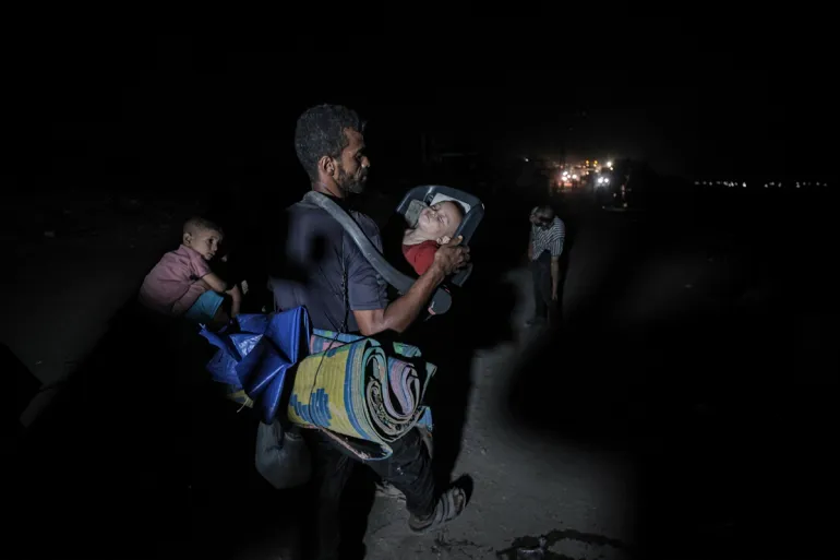 AA 20250915 39124567 39124557 PALESTINIANS FLEE NORTHERN GAZA SOUTHWARD AMID ISRAELI ATTACKS 1757981950