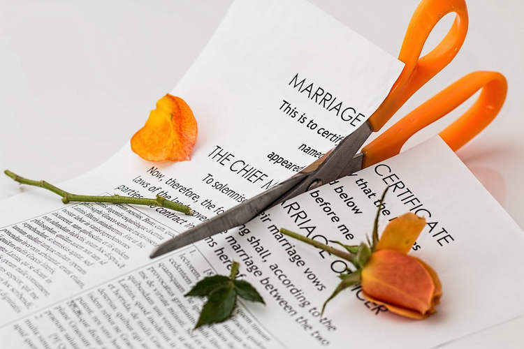 Child Naming Fight Pushes Couple Toward Sudden Divorce