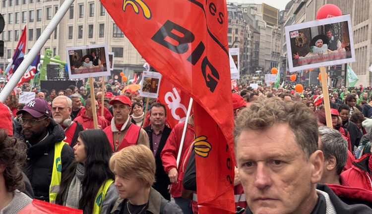 Thousands Flood Brussels Streets in National Strike 1 People march with signs during a general strike in Brussels, 14 October, 2025.