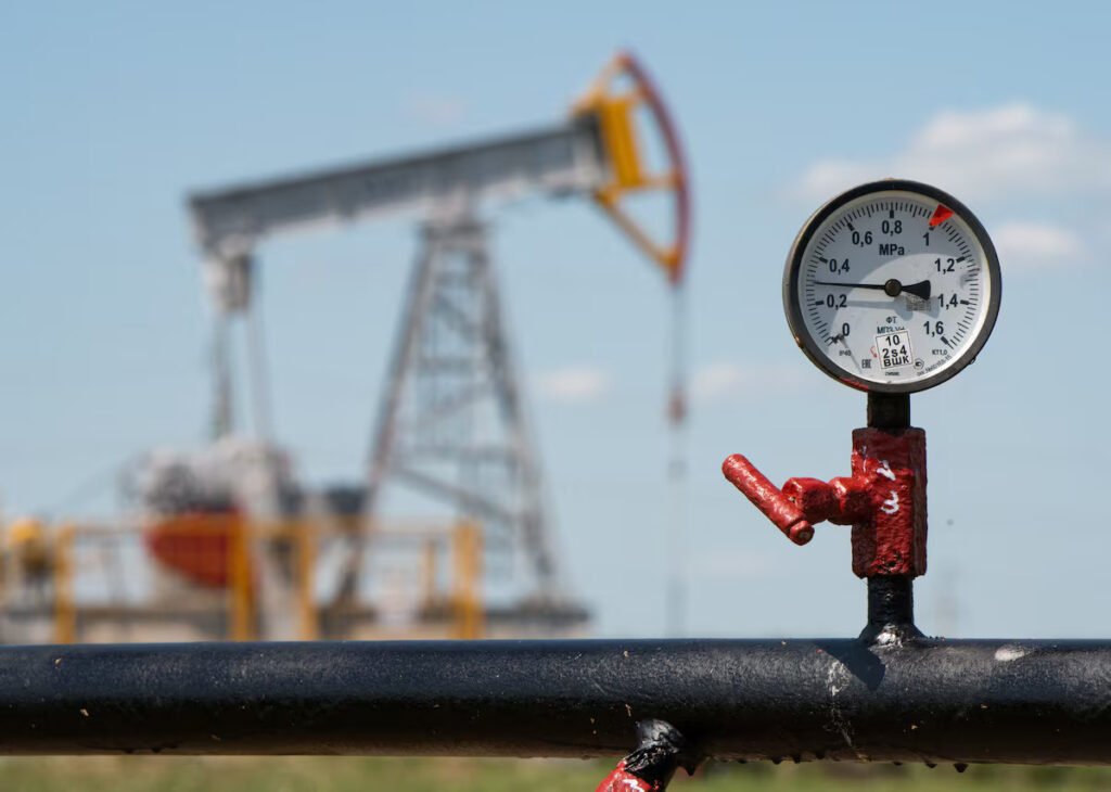 Oil Prices Fall as U.S.–China Trade Talks Ease Market Fears 2 Oil Prices Slip