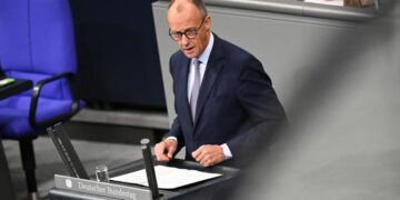 German Chancellor Friedrich Merz speaks in the bundestag.