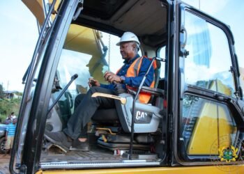 Big Push: Mahama Cuts Sod for 73.6km Cape Coast–Takoradi Dual Carriageway, Pledges Rapid Completion  6 President John Dramani Mahama
