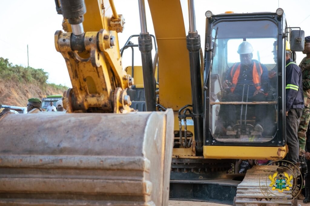 Big Push: Mahama Cuts Sod for 73.6km Cape Coast–Takoradi Dual Carriageway, Pledges Rapid Completion 4 President Mahama @BigPush 3