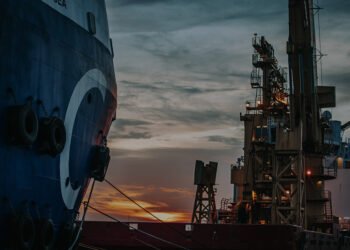 Ghana ‘Bleeding’ from Oil and Gas Resources Due to Opaque Law – CNREM Warns 3 SG Oil Rig4