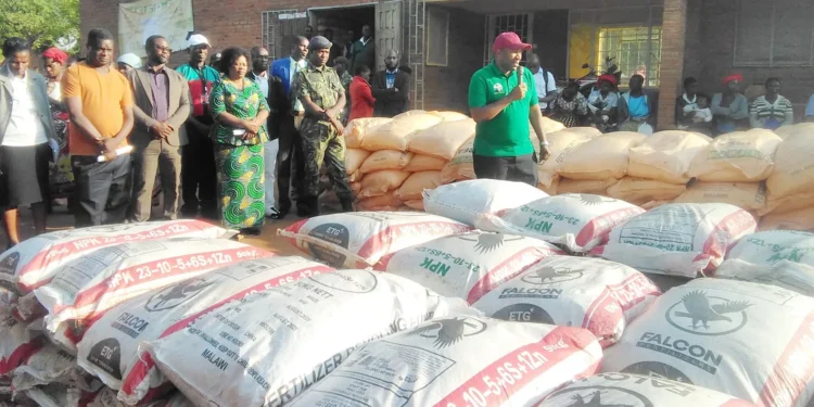 MoFA Boosts School Farm Production With 25,000 Fertilizer Bags