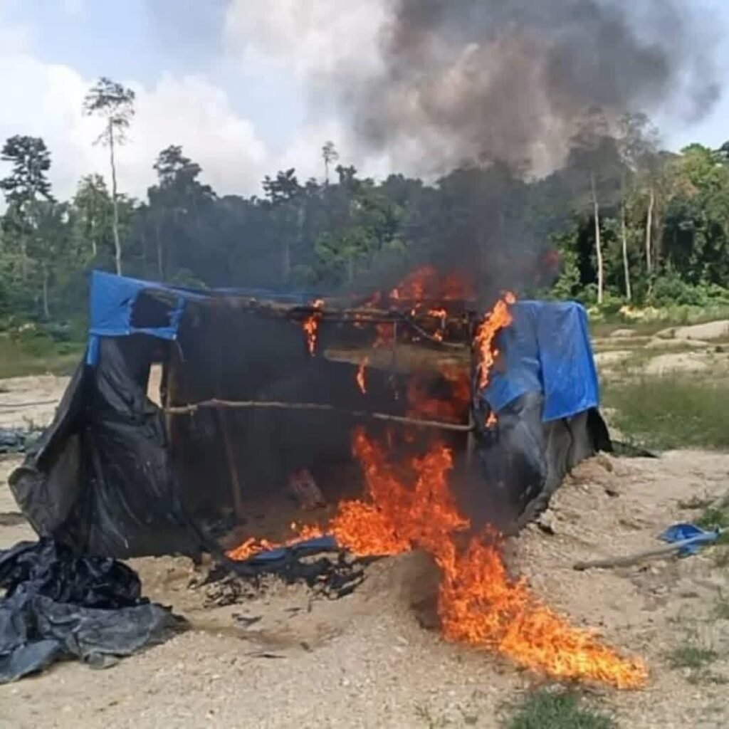 Galamsey: NAIMOS Strikes, Arrests Armed Imposters 5 NAIMOS Arrests Armed Imposters over Galamsey.