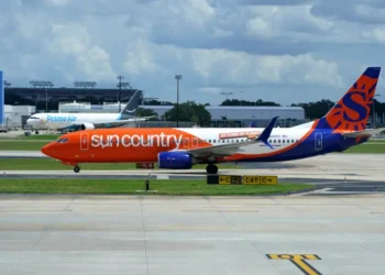 Flight Lands Early After Masked Passenger Raves About Gay People 8 Flight Lands Early After Masked Passenger Raves About Gay People