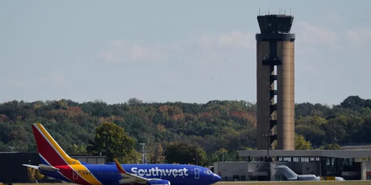 Hundreds of Flights Cancelled Across the US Amid Government Shutdown 1 AP25304723793783 1762482928