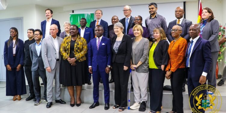 The Minister for Health with the Ministry officials and officials delegation from the Alliance for Health Policy and the Institute Research Board