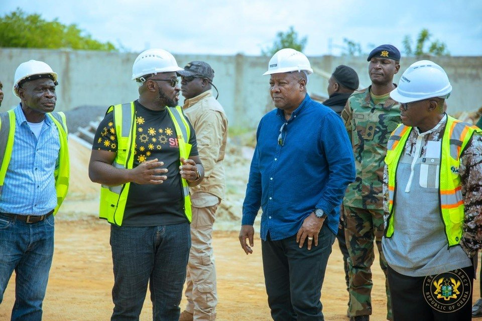 Mahama Announces Financial Commitment as Feasibility Study for New Green-Smart City Nears Completion 4 President Mahama @Dawa Solar Project 1