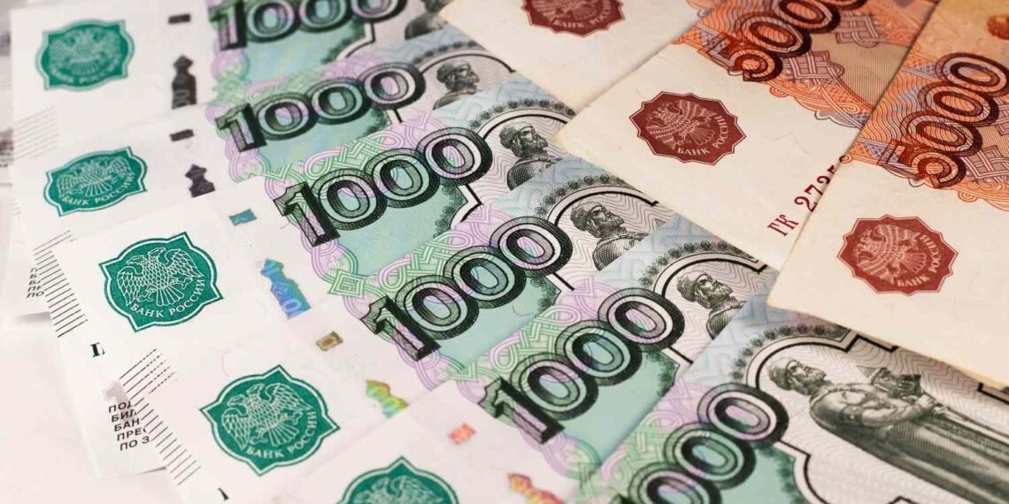 Factory Worker Receives All His Colleagues’ Salaries by Mistake, Refuses to Return Any Money 1 cash1