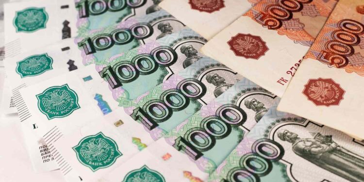 Factory Worker Receives All His Colleagues’ Salaries by Mistake, Refuses to Return Any Money 1 cash1