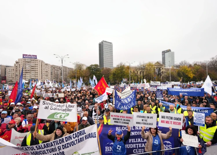 Thousands Protest Against Romanian Government's Austerity Measures 1 download 31