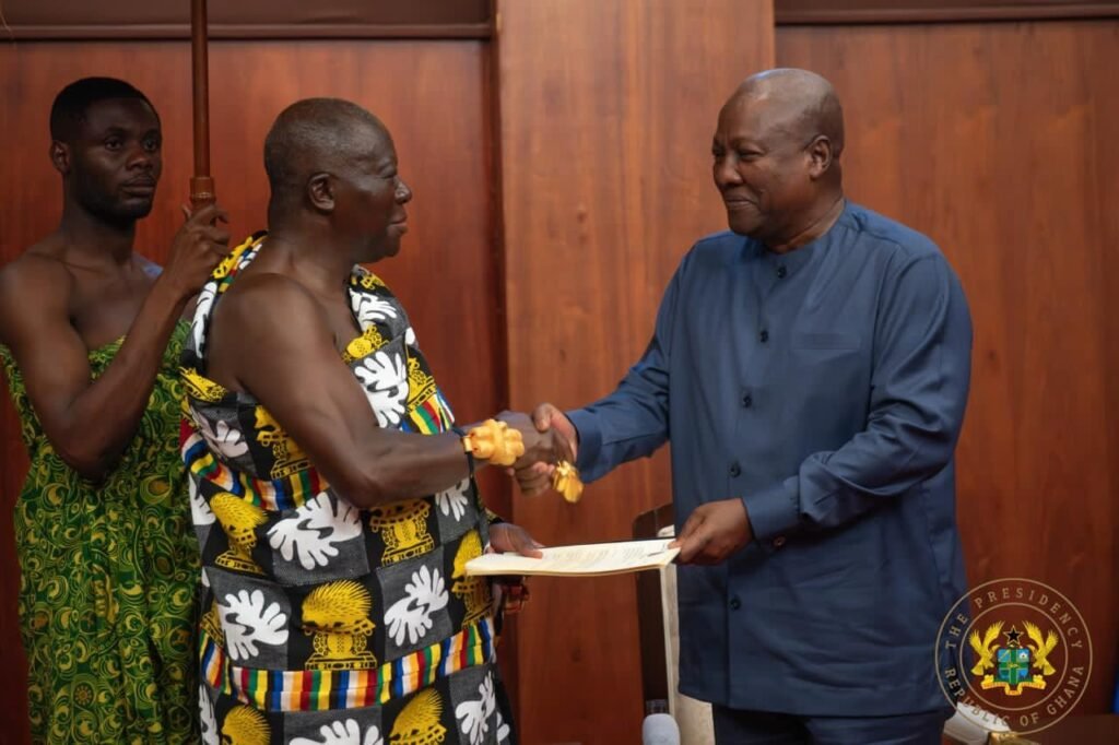 Asantehene Otumfuo Osei Tutu II (L) handing over the Mediation Report to President John Dramani Mahama (R)