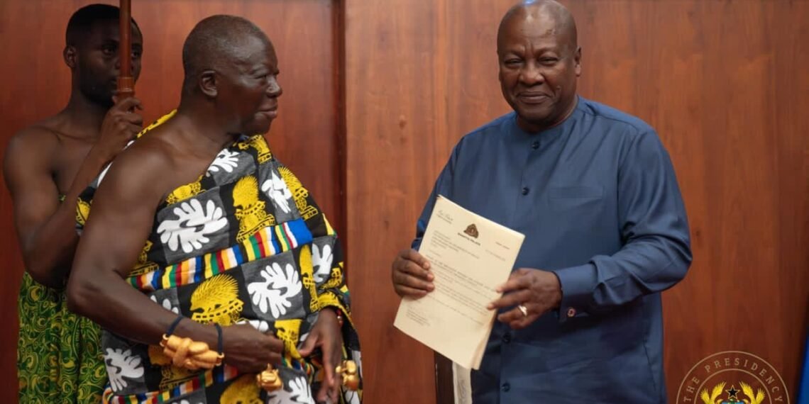 Asantehene Otumfuo Osei Tutu II (L) handing over the Mediation Report to President John Dramani Mahama (R)