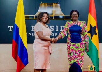 Ghana’s Vice President, Her Excellency Professor Jane Naana Opoku-Agyemang(R), welcomIing her Colombian counterpart, Her Excellency Francia Elena Márquez Mina (L), to Accra