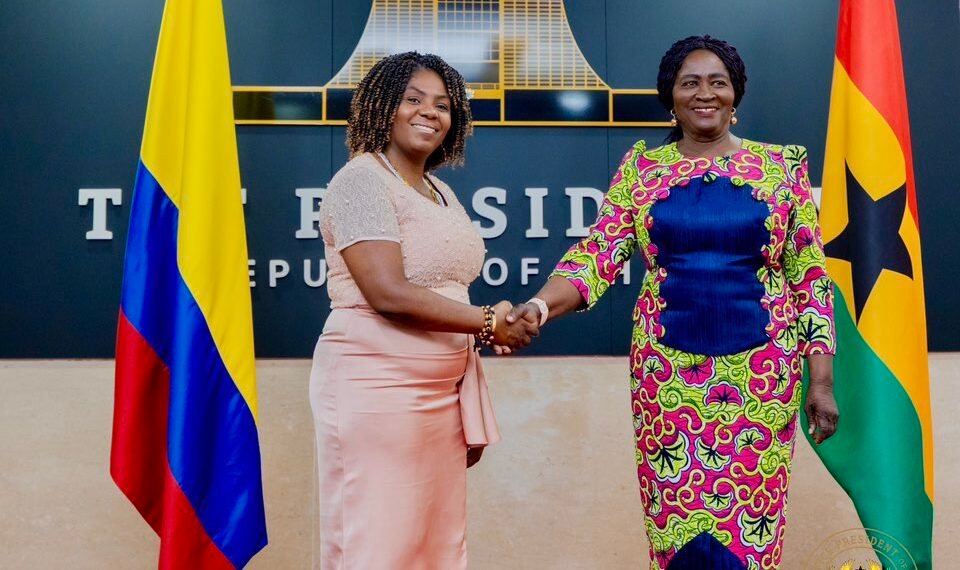 Ghana’s Vice President, Her Excellency Professor Jane Naana Opoku-Agyemang(R), welcomIing her Colombian counterpart, Her Excellency Francia Elena Márquez Mina (L), to Accra