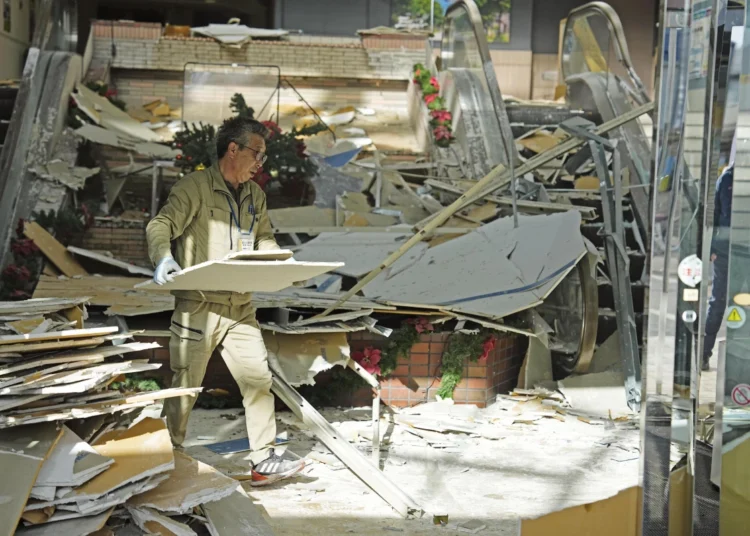 Japan Cautions of Possible Aftershocks After 7.5 Magnitude Earthquake 1 download 2