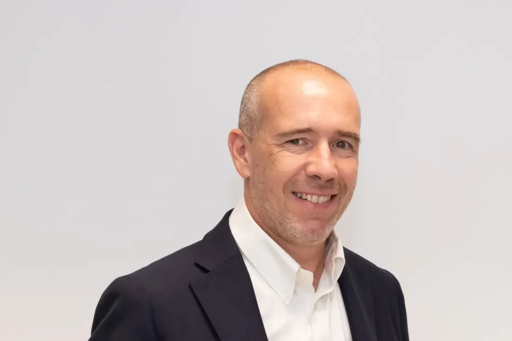 eyJ3IjoxMTAwLCJmIjoid2VicCIsImsiOiIzMDhjMDZlMWE4ZmQzYjQ0MGIzMzdkNzU3NGVlNDQ0ZSIsImNyb3AiOlswLDAsMTgwMCwxMjAwXSwiciI6MS41LCJvIjoiZ2xvYmFsIn0