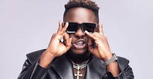 ‘Shoulder’ Takes Over Ghana: Medikal’s Smash Hit Crowned Song of the Year